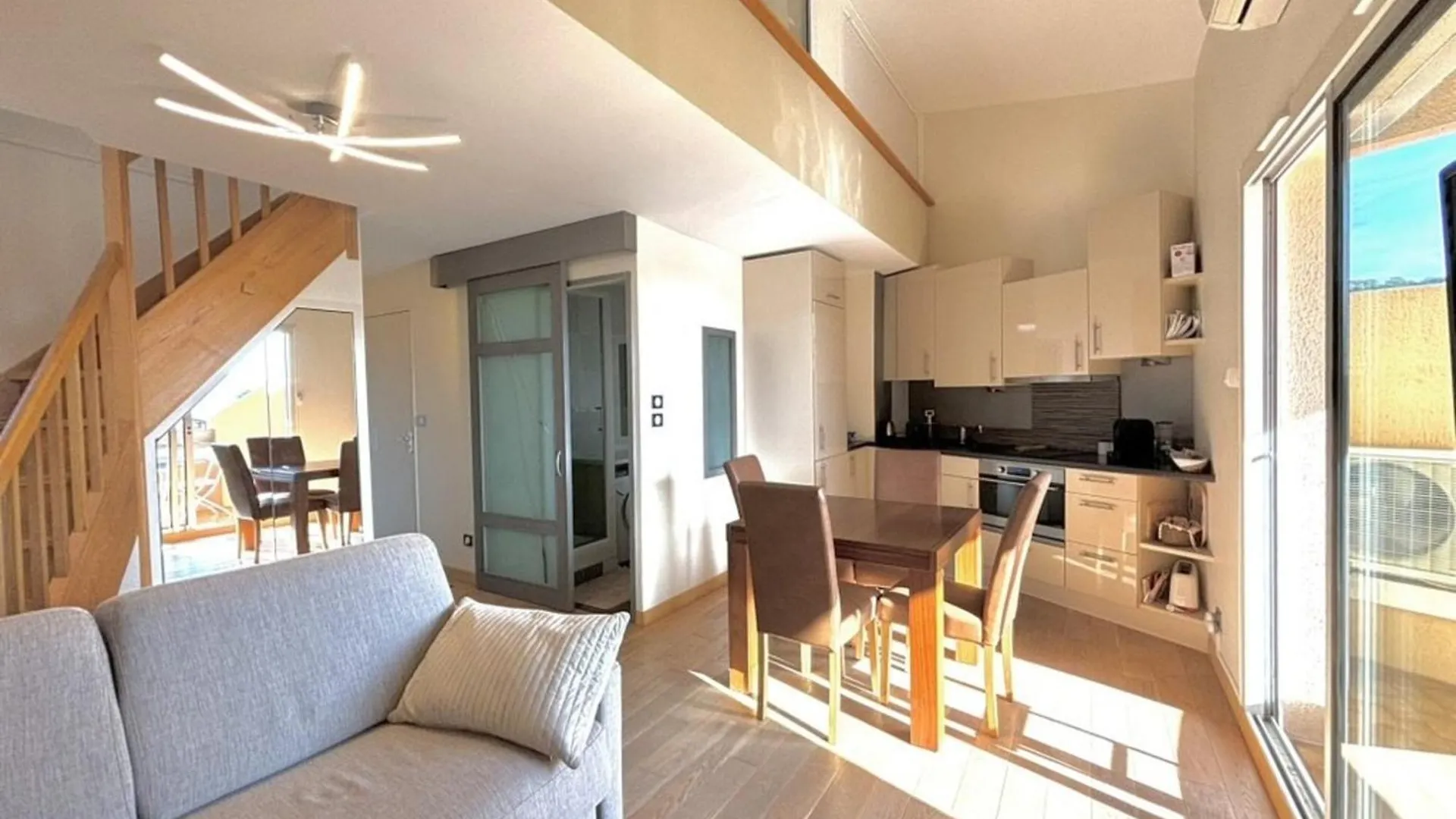Appartement Moderne 2 Pieces Avec Balcon Et Parking A La Londe-Les-Maures - Fr-1-826-2 Francie