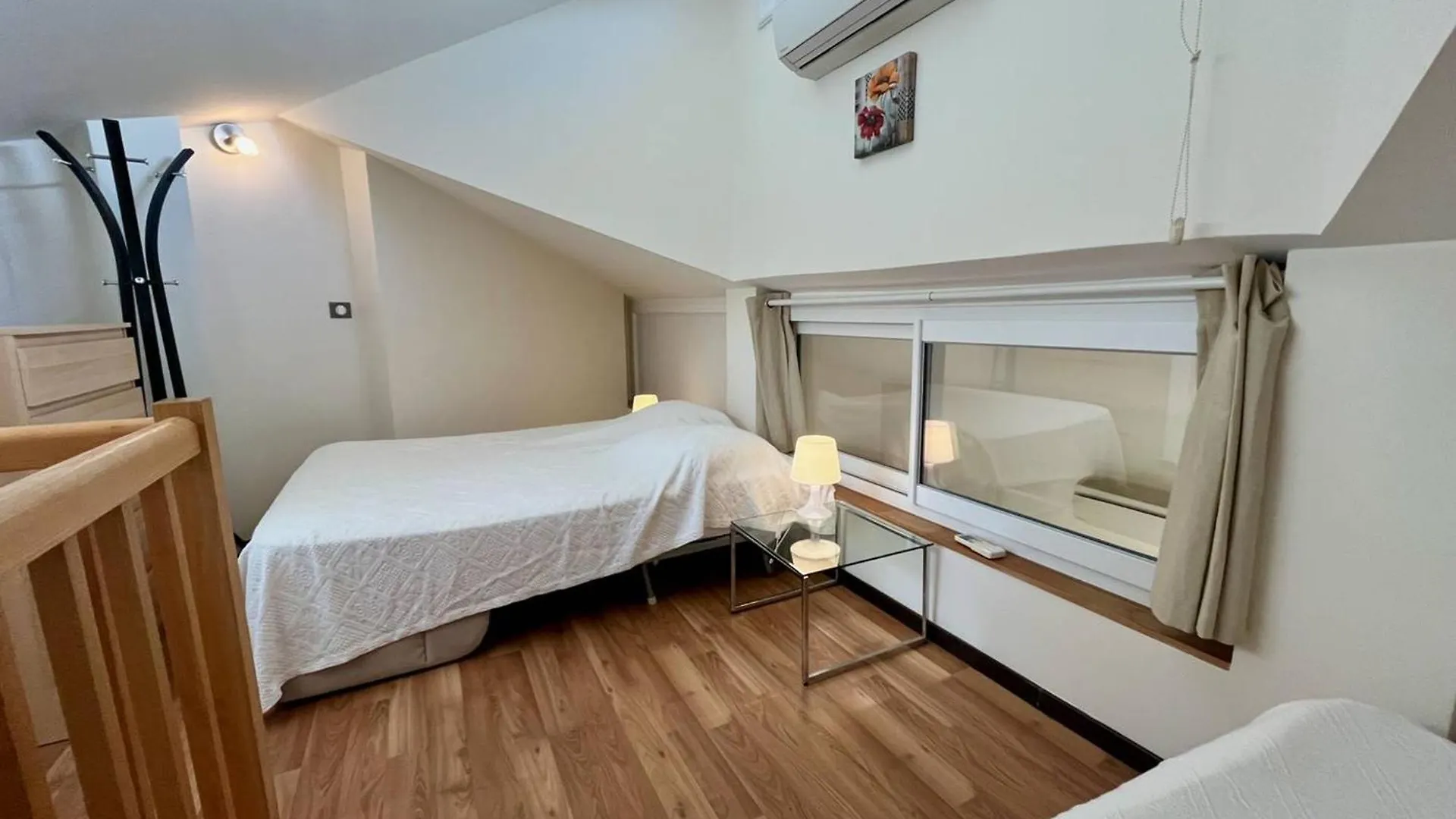 Appartement Moderne 2 Pieces Avec Balcon Et Parking A La Londe-Les-Maures - Fr-1-826-2 0*,