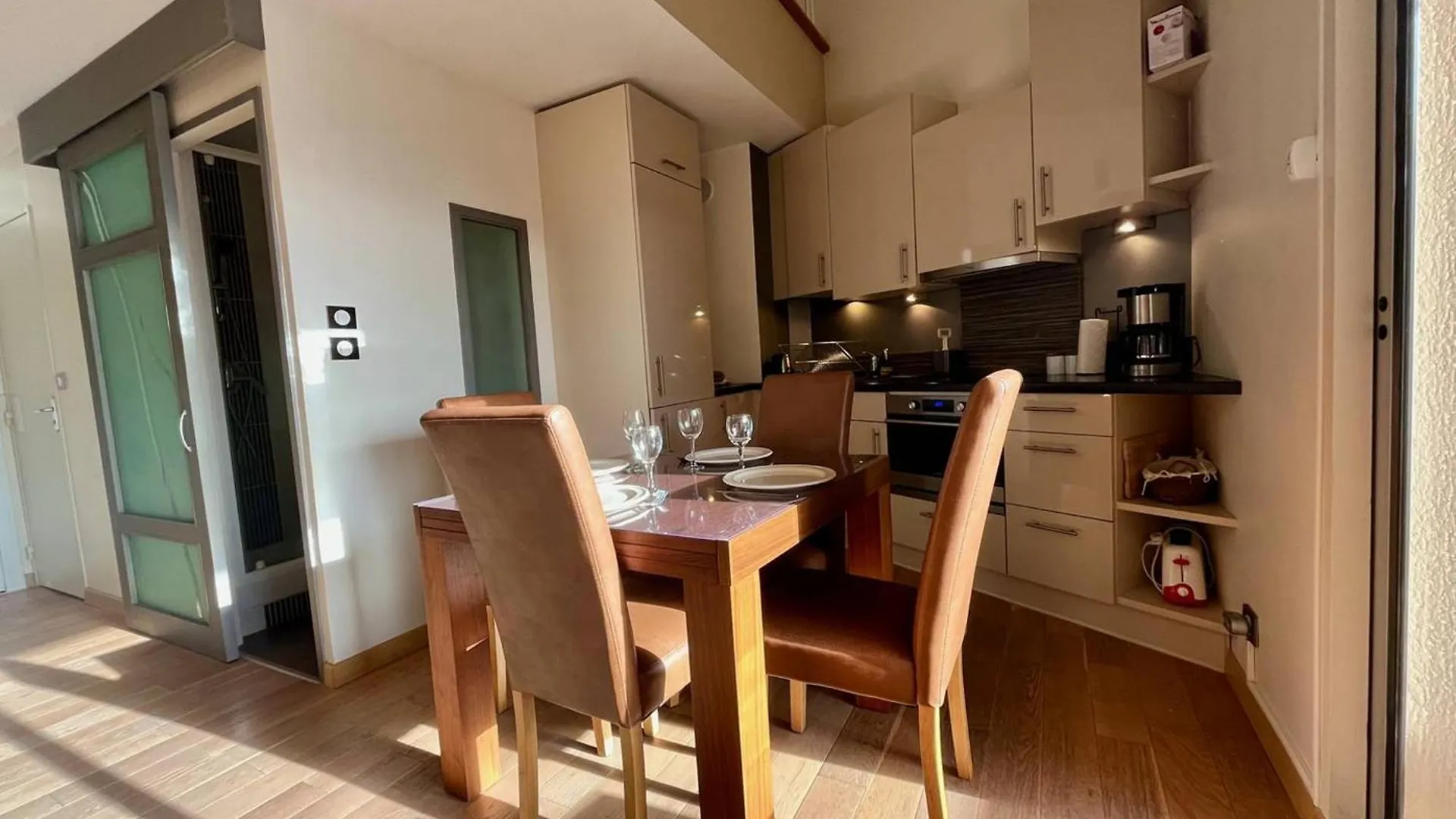 Appartement Moderne 2 Pieces Avec Balcon Et Parking A La Londe-Les-Maures - Fr-1-826-2 Apartmán