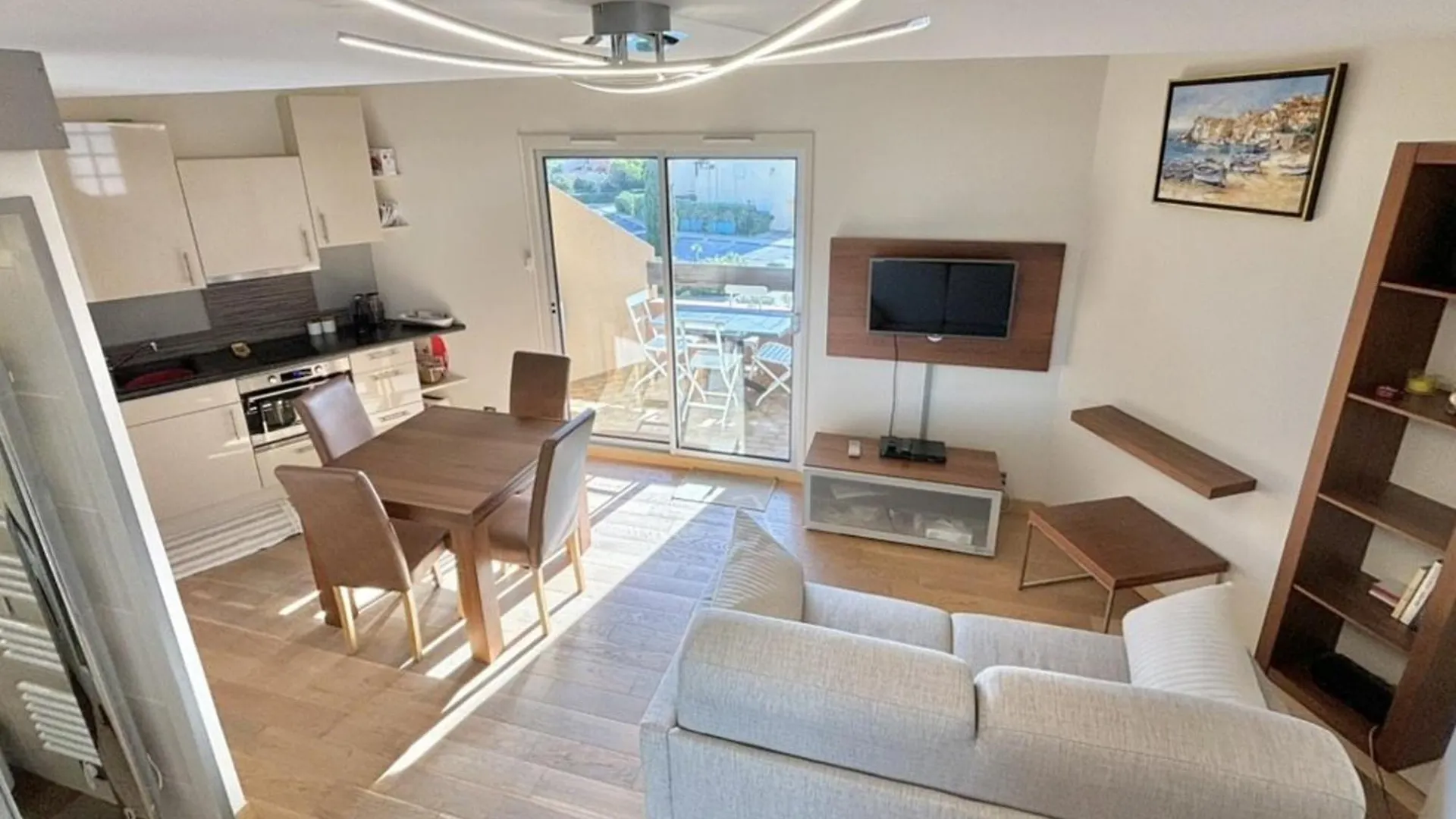 Appartement Moderne 2 Pieces Avec Balcon Et Parking A La Londe-Les-Maures - Fr-1-826-2 France